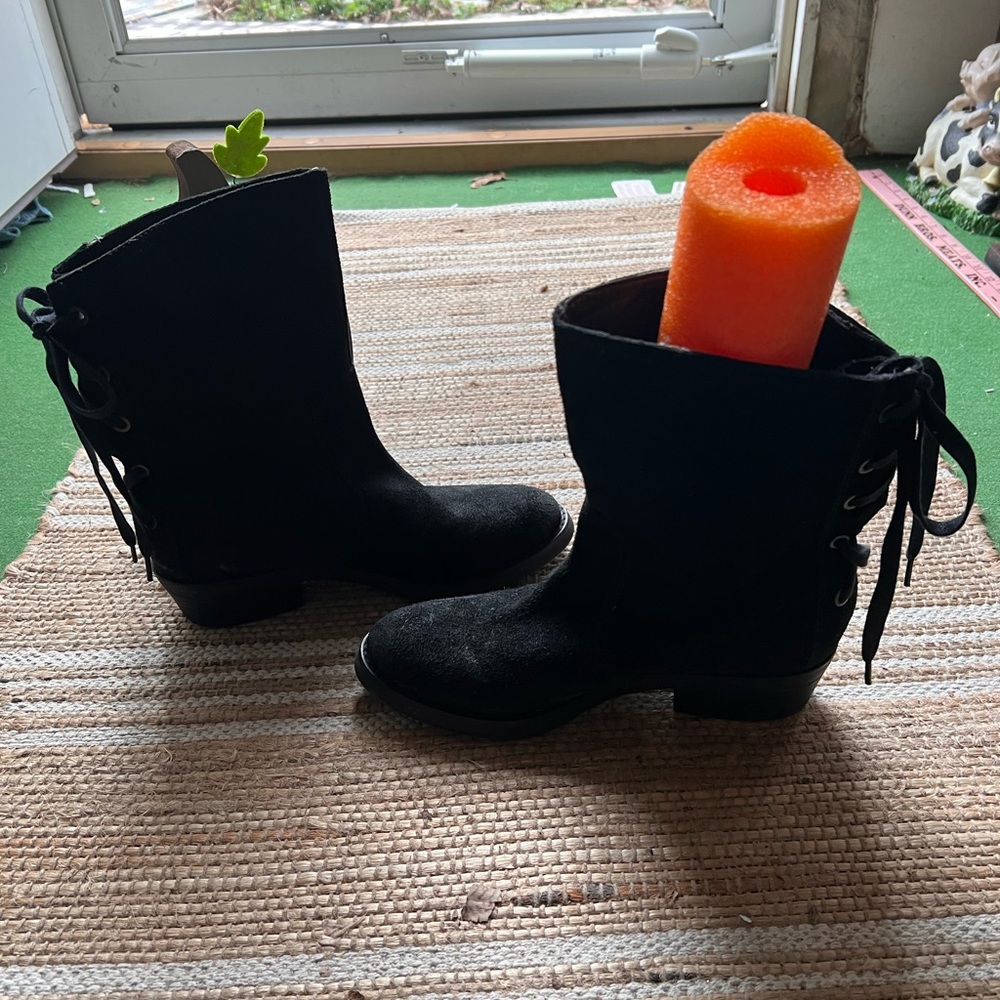 Black soft soft leather boots. Size 7.